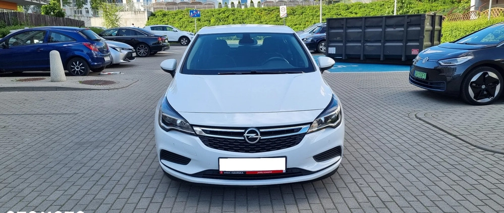 Opel Astra cena 44900 przebieg: 118000, rok produkcji 2019 z Gdańsk małe 154